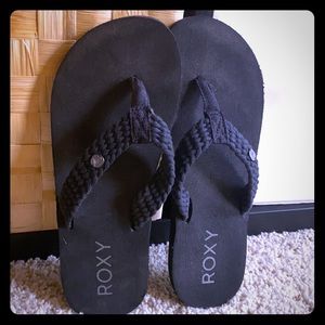 Black Roxy flip flops
